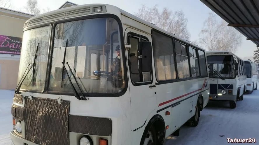 Водители автобусов в Тайшете устроили забастовку из-за некачественной уборки снега на автодорогах,...