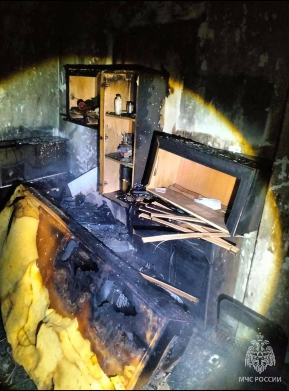 Ребёнок пострадал в результате пожара на втором этаже жилого дома на Рабоче-Крестьянской улице в...
