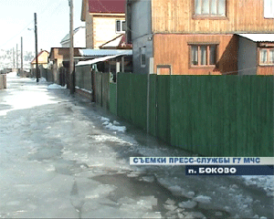 Из-за подъема уровня воды в Ангаре прибрежные дома в поселке Боково затопило