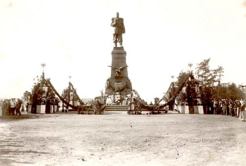 Памятник Александру III в первозданном состоянии