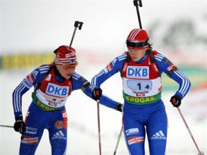 На два года дисквалифицировали трех российских биатлонистов 