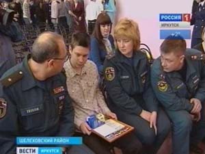 Сегодня в пожарной части Шелехова наградили 16-летнего подростка