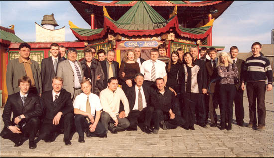 Участники и гости выставки на осмотре достопримечательностей Улан-Батора.