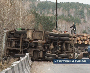 В семи километрах от Иркутска крупная авария на Александровском тракте